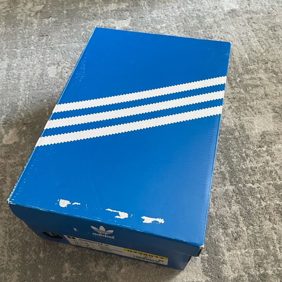 Original Superstar Adidas shoes - Picture 9 of 9